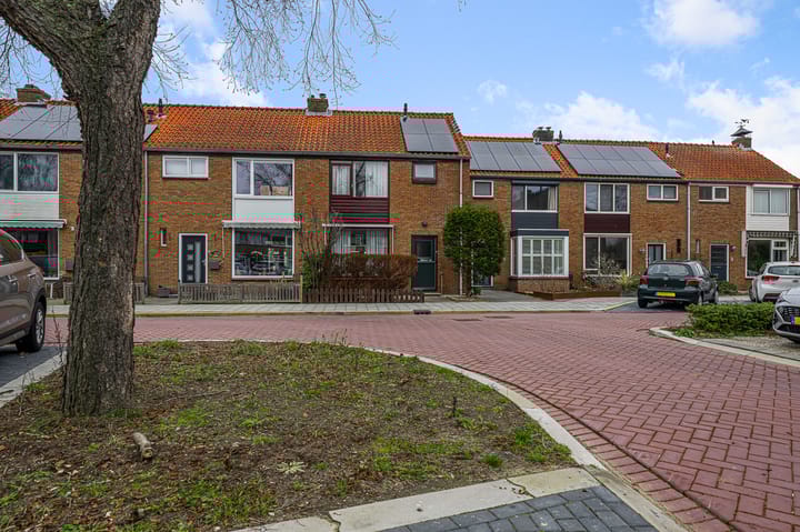 Photo of property Zwaluwstraat 8, Wormerveer