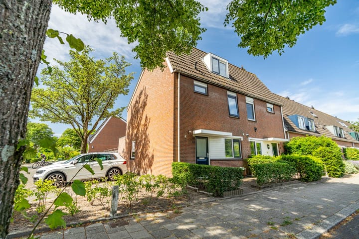 Zwaluwweg 30 in Voorschoten foto