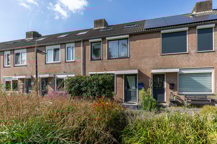 Photo of property Zwanebloem 7, Alblasserdam