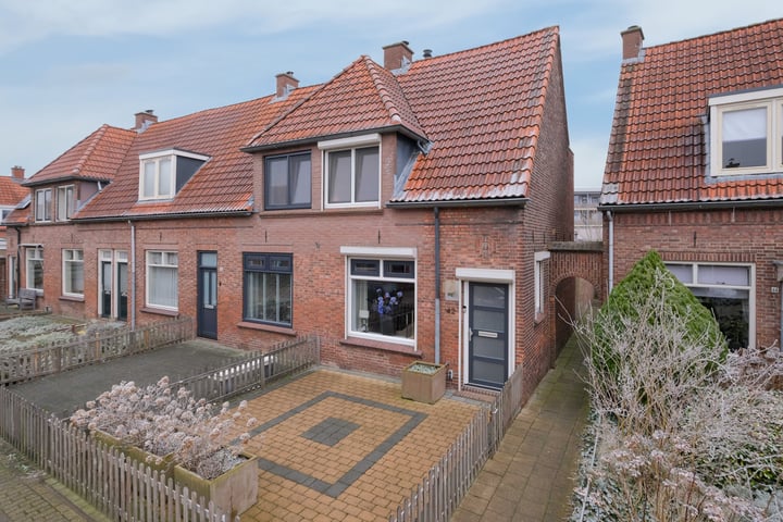 Zwanebloemstraat 42 in Almelo