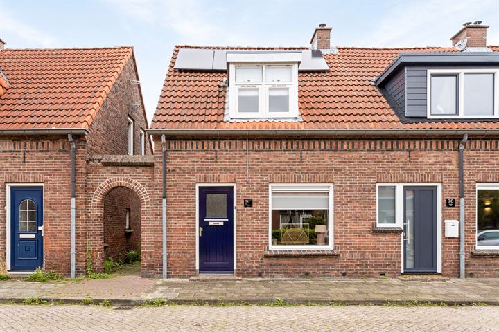 Zwanebloemstraat 74 in Almelo