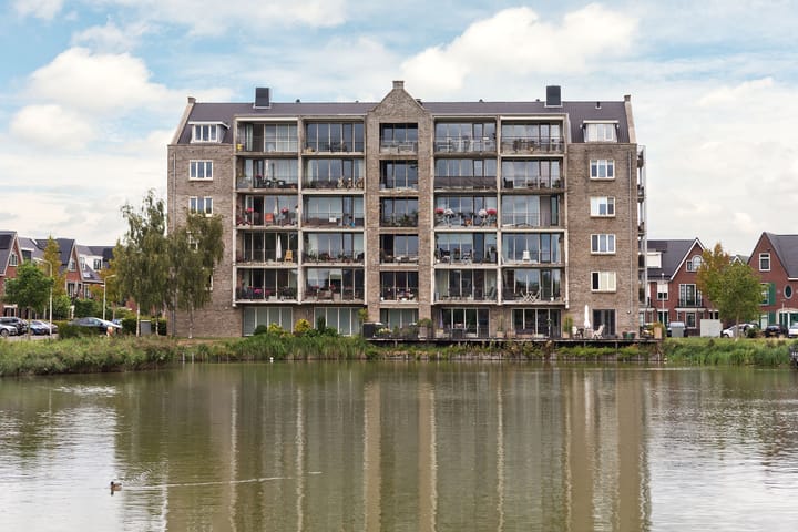 Photo of property Zwanebloemweg 27, Kudelstaart
