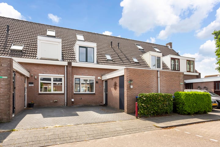 Zwanenkamp 1067 in Maarssen