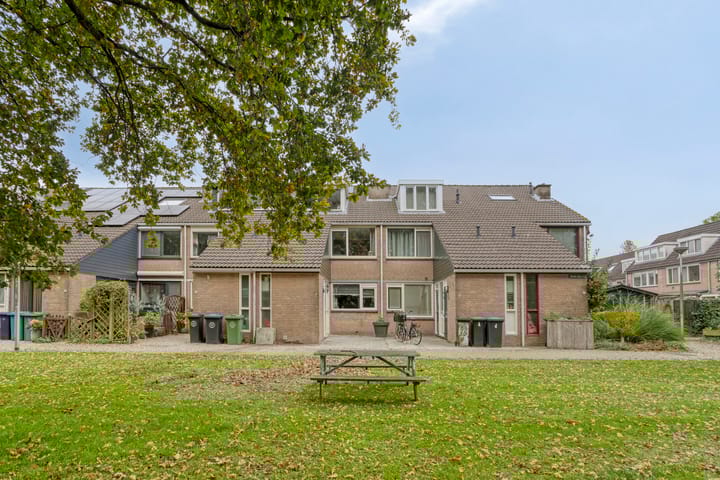Photo of property Zwanenwater 6, Roelofarendsveen