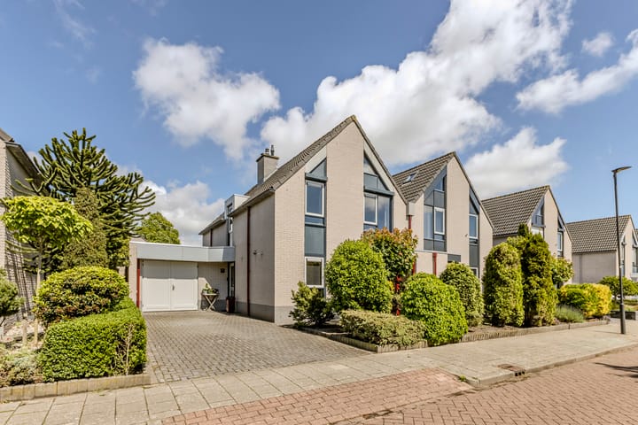 Photo of property Zwarte Dolfijn 61, Heerhugowaard
