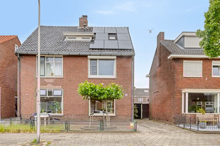 Zweringweg 32 in Enschede photo